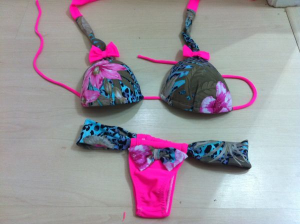 floral com onça pink